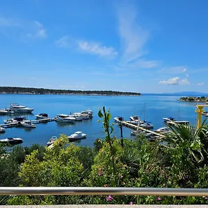 https://paradise-house-50m-from-sea.primorje-gorskikotar.com